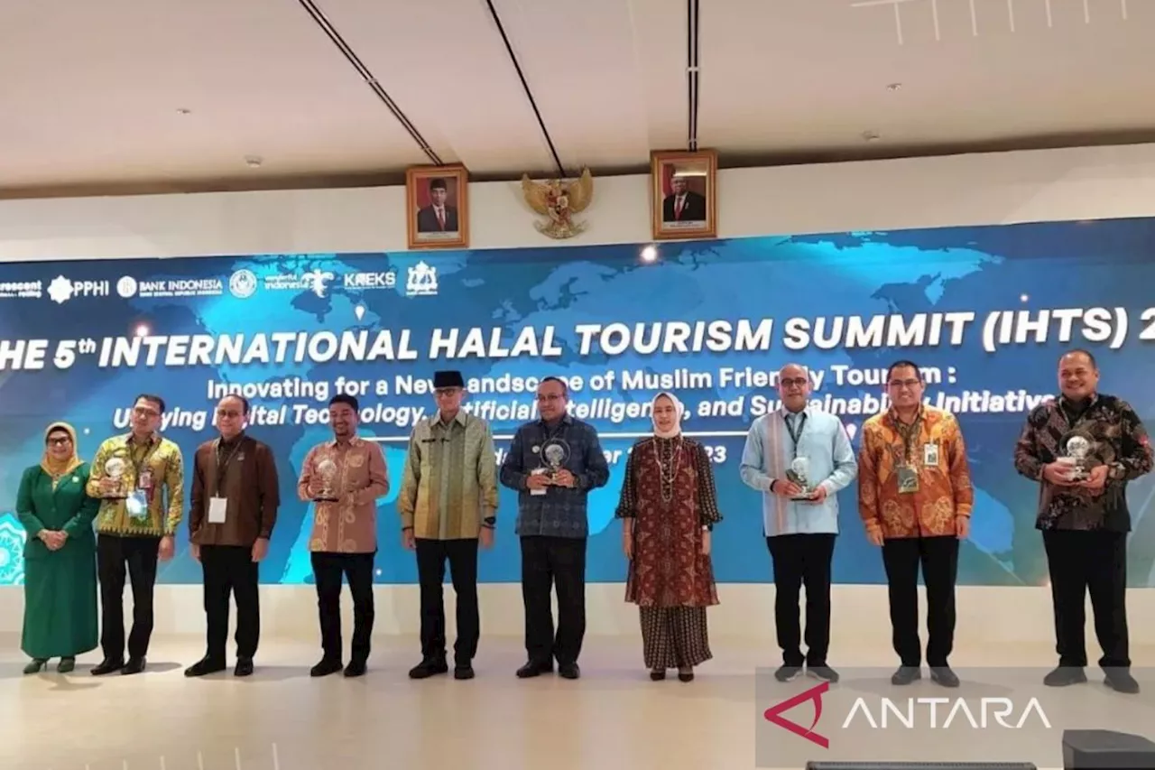 Sumbar terima penghargaan Kemenparekraf terkait pariwisata halal