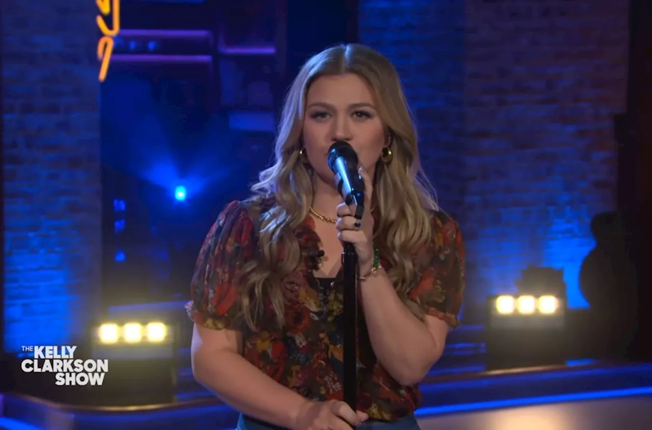 Kelly Clarkson Covers Coldplay's 'Always in My Head' for Kellyoke