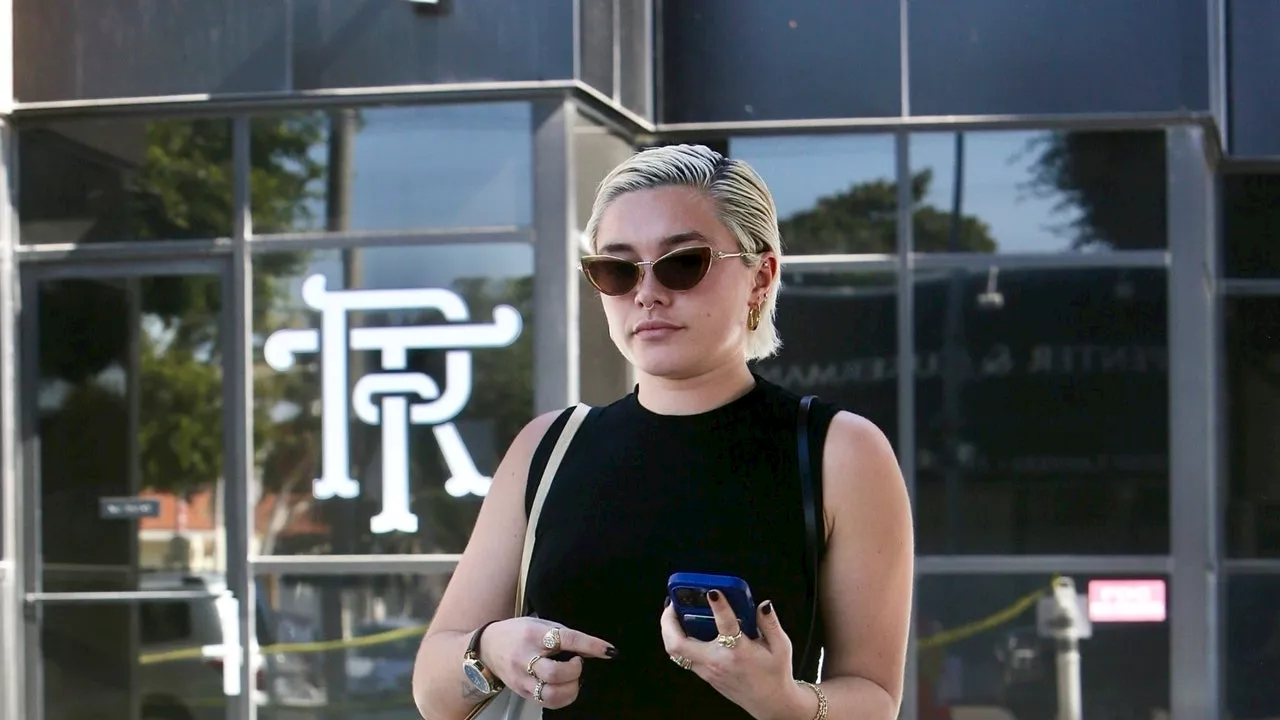 Forget The Wrong Shoe, Florence Pugh Is Now Wearing Half-Shoes