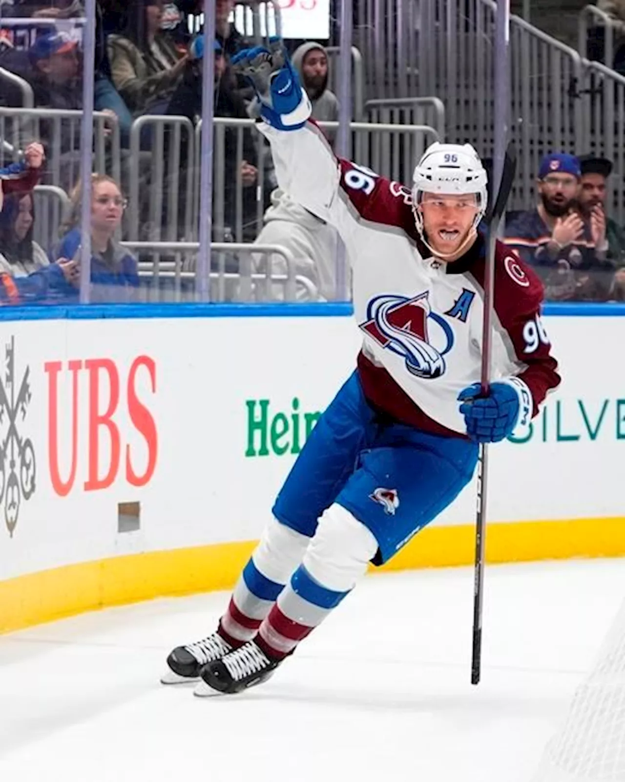 NHL roundup: Avalanche top Islanders 7-4 for 6th straight win