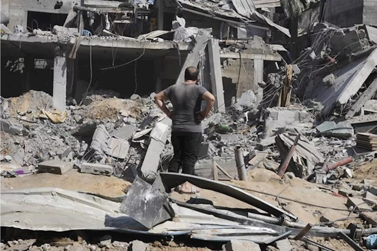 UN warns Gaza blockade could force it to sharply cut relief missions as Israeli bombings rise