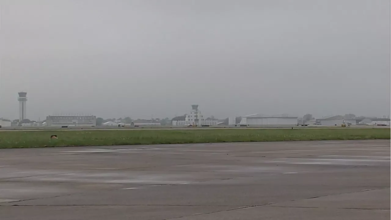 Flights delayed and canceled at Houston's Hobby Airport after 2 private jets clip wings on airfield