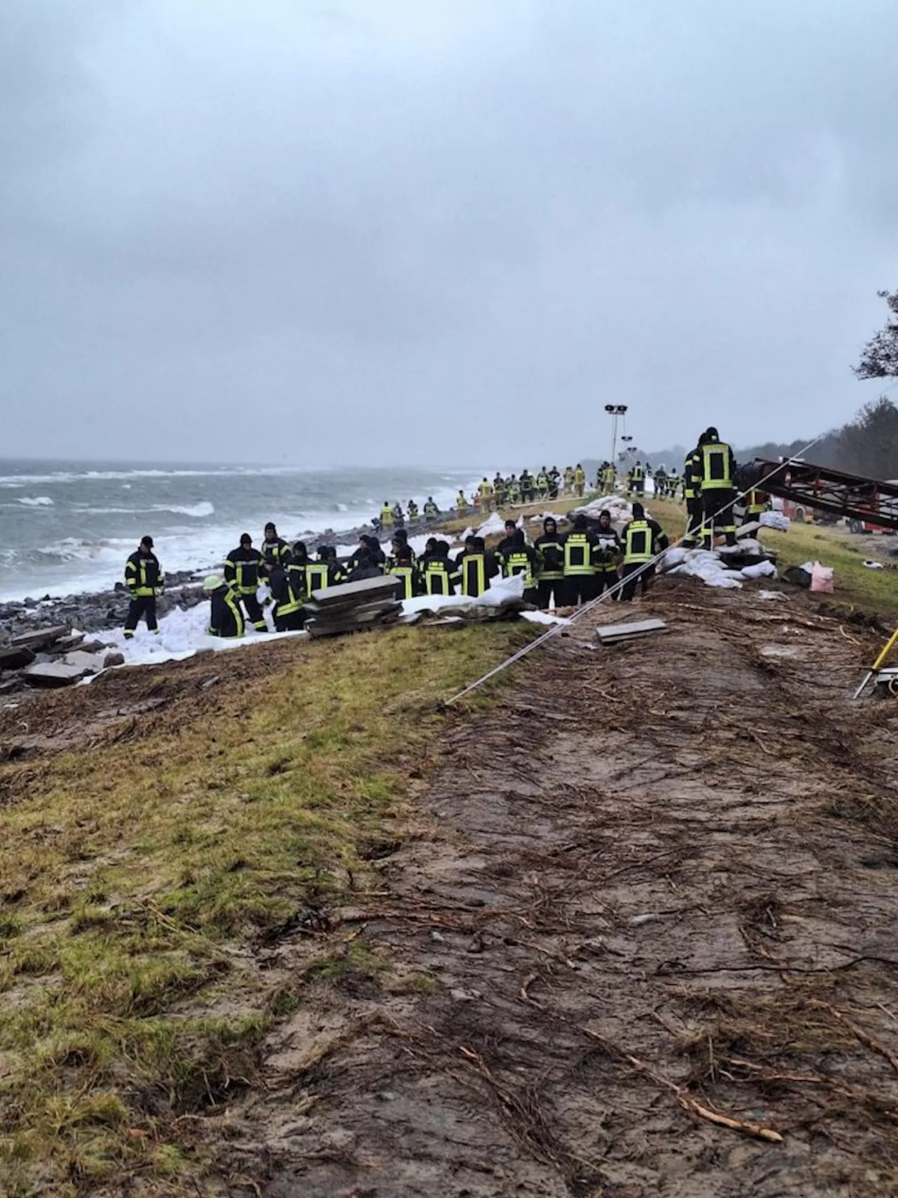 Kräfte aus dem Kreis Segeberg bei Deichverteidigung gefordert