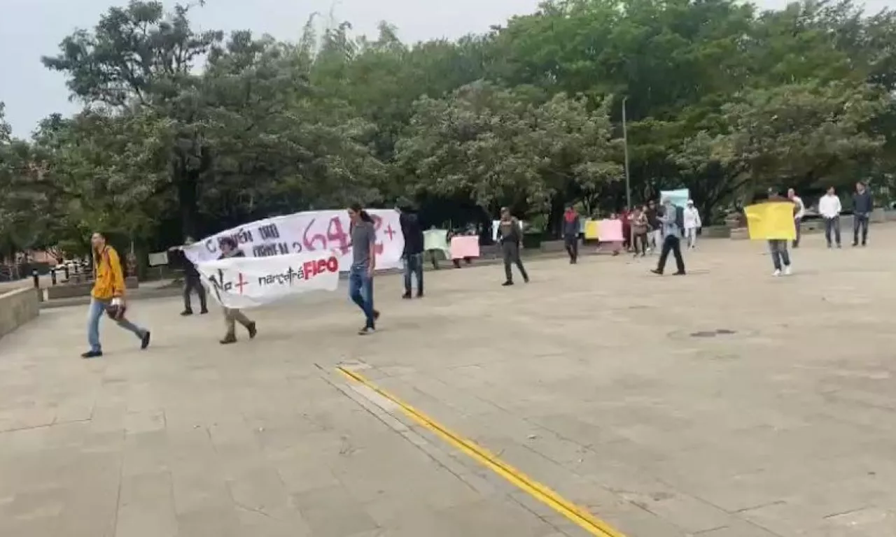 Medellin: Federico Gutiérrez denunció que primera línea lo increpó en rueda de prensa