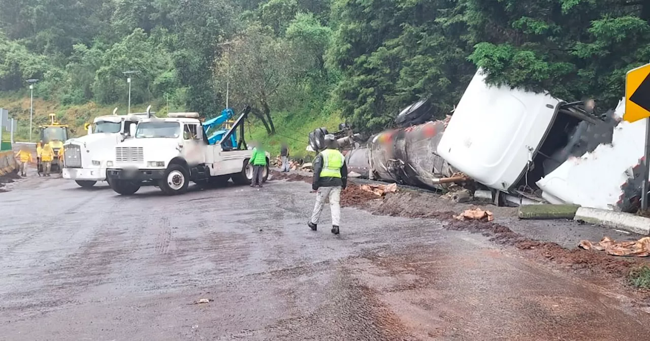 Autopista México Cuernavaca hoy: cerrada en ambos sentidos por accidente en La Pera