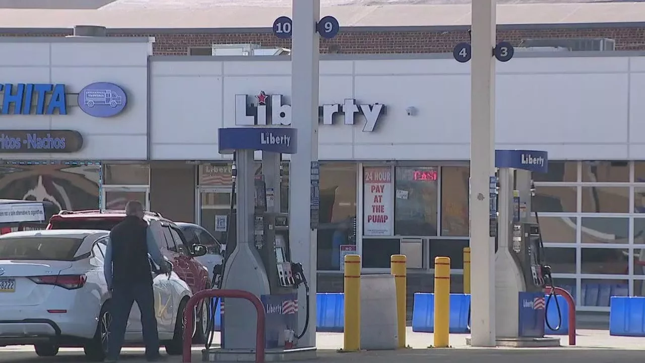 Victim claims $300K worth of jewelry stolen during armed robbery at South Philly gas station