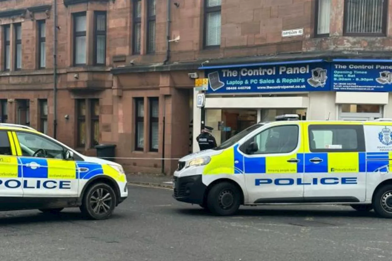 Man dies after 'stabbing' on Rutherglen's Farmeloan Road