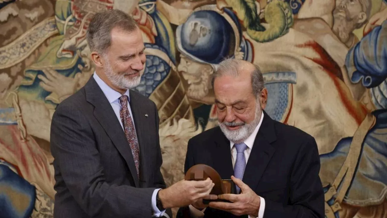 El rey Felipe de España entrega reconocimiento a Carlos Slim por desarrollar a Iberoamérica