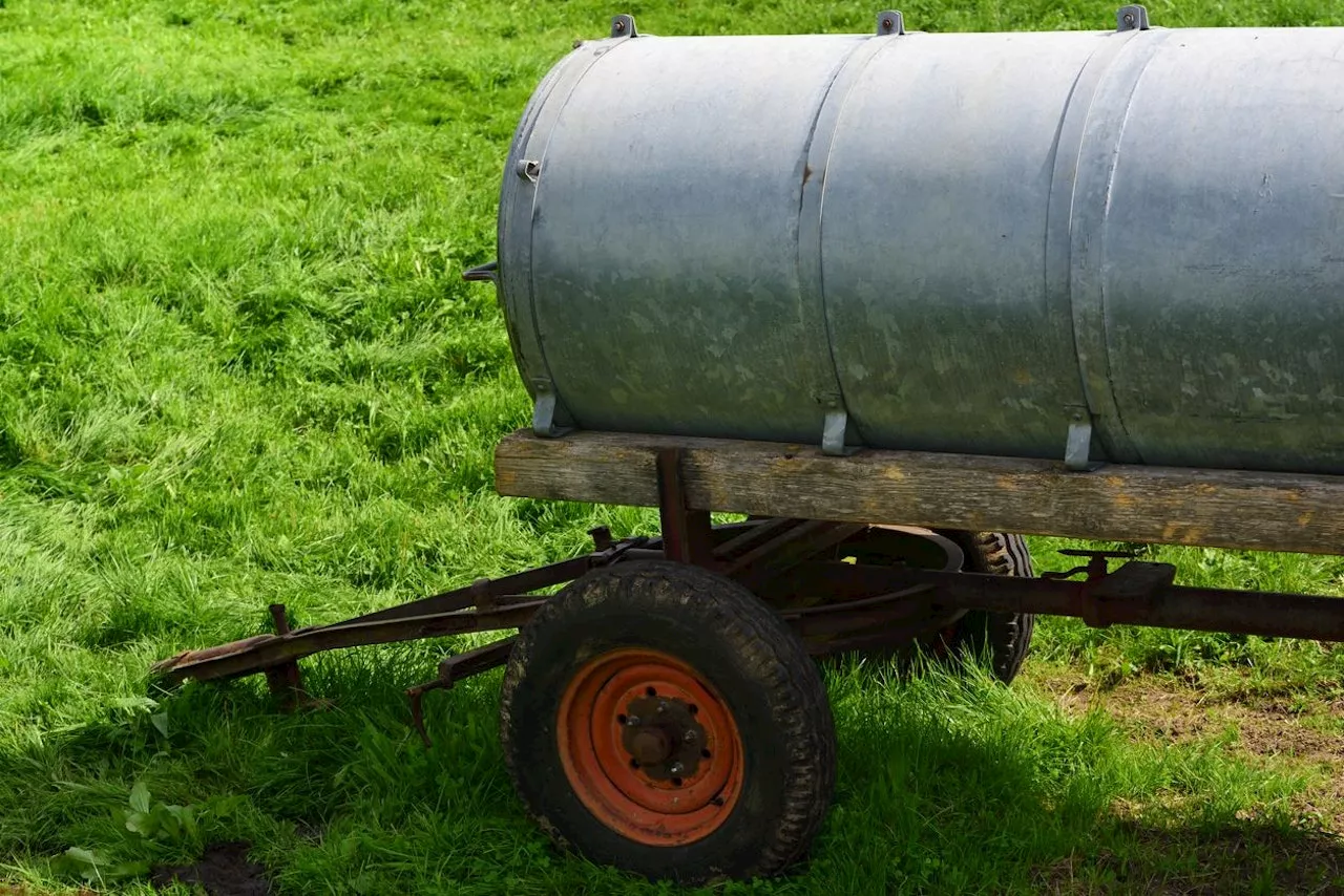 Bauer stürzt mit Traktor 100 Meter ab