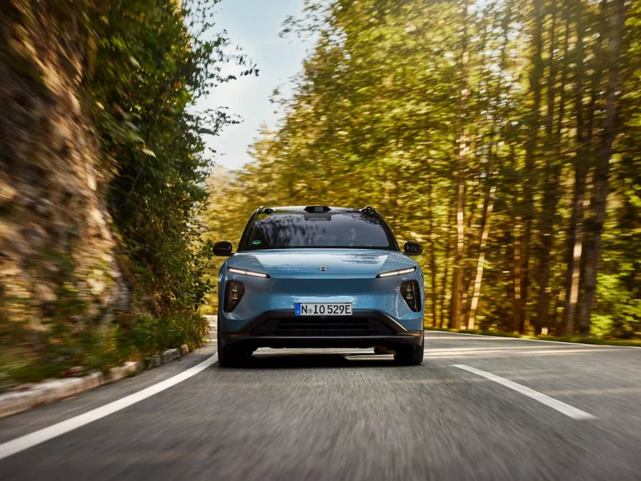 NIO EL6, il Suv elettrico che cambia la batteria in soli 5 minuti