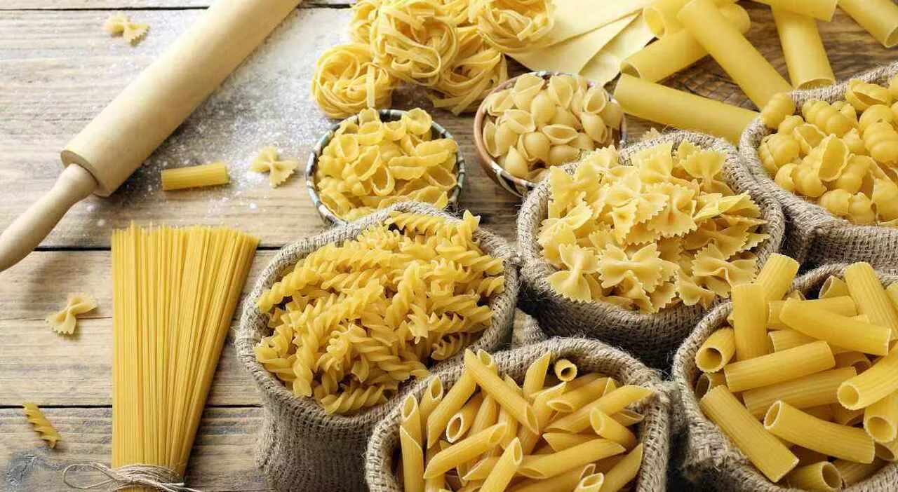 Pasta, oggi 25 ottobre è la giornata mondiale: migliora l'umore e la qualità del sonno, utile nelle diete. Le