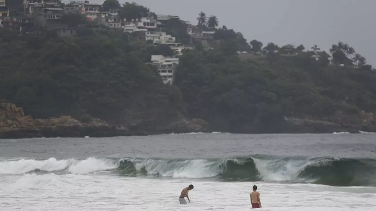 Hurricane Otis batters Acapulco, rips across southern Pacific coast before weakening