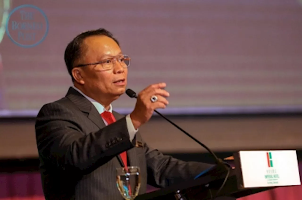 State Secretary: Sarawak civil service can still use English in official communications