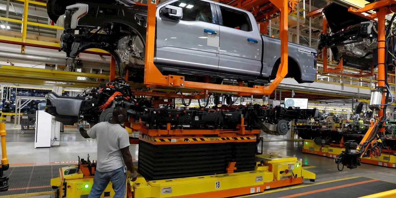 Ford earnings: What to expect from the carmaker as UAW strike continues