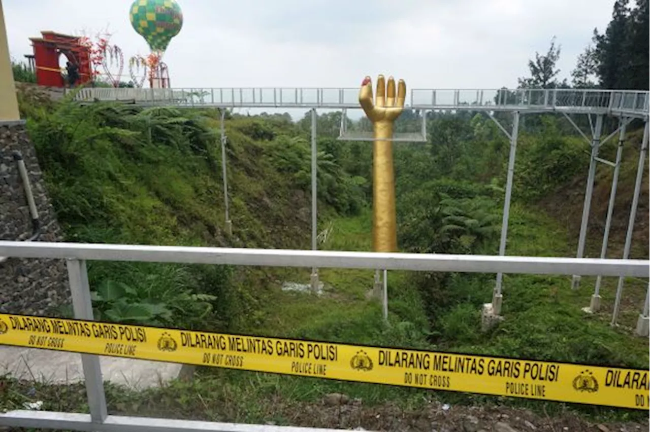 Jembatan Kaca di Kawasan Wisata Banyumas Pecah, Seorang Wisatawan Tewas