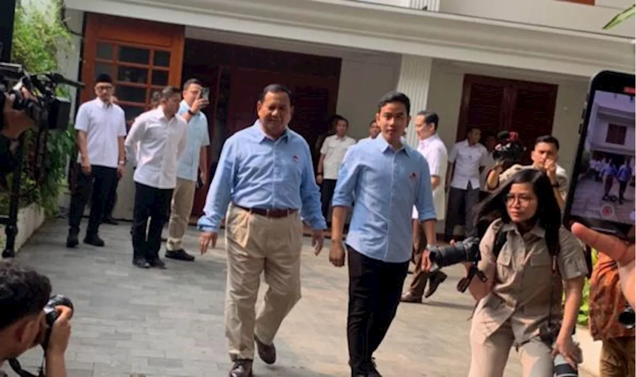 Prabowo dan Gibran Kompak Berkemeja Biru Muda