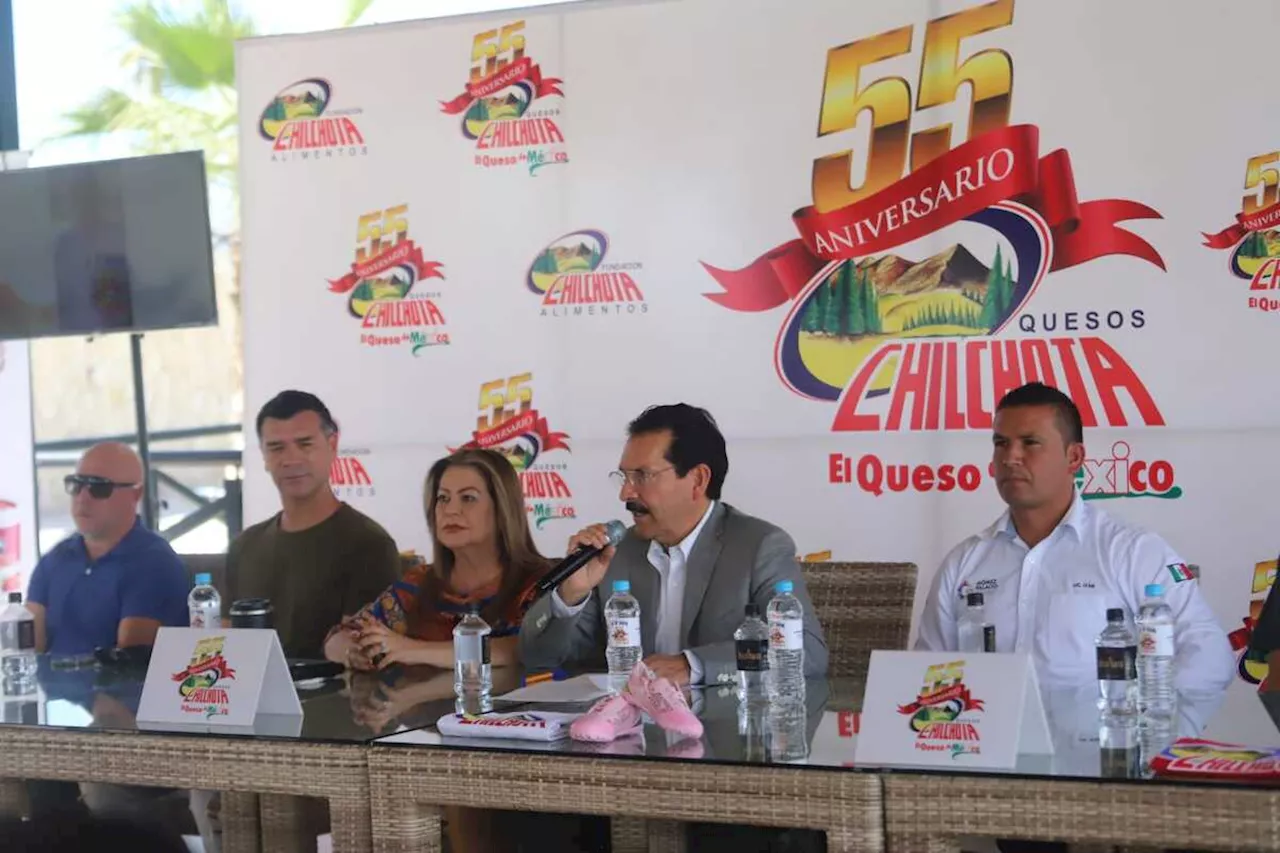 Lety Herrera invita a pequeños a jugar con leyendas del Santos en Gómez Palacio