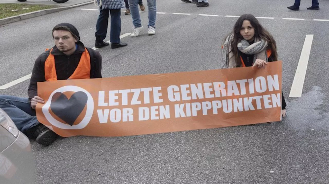 „Letzte Generation“: Klimaaktivistin klebt sich nach Urteil in Gerichtssaal fest