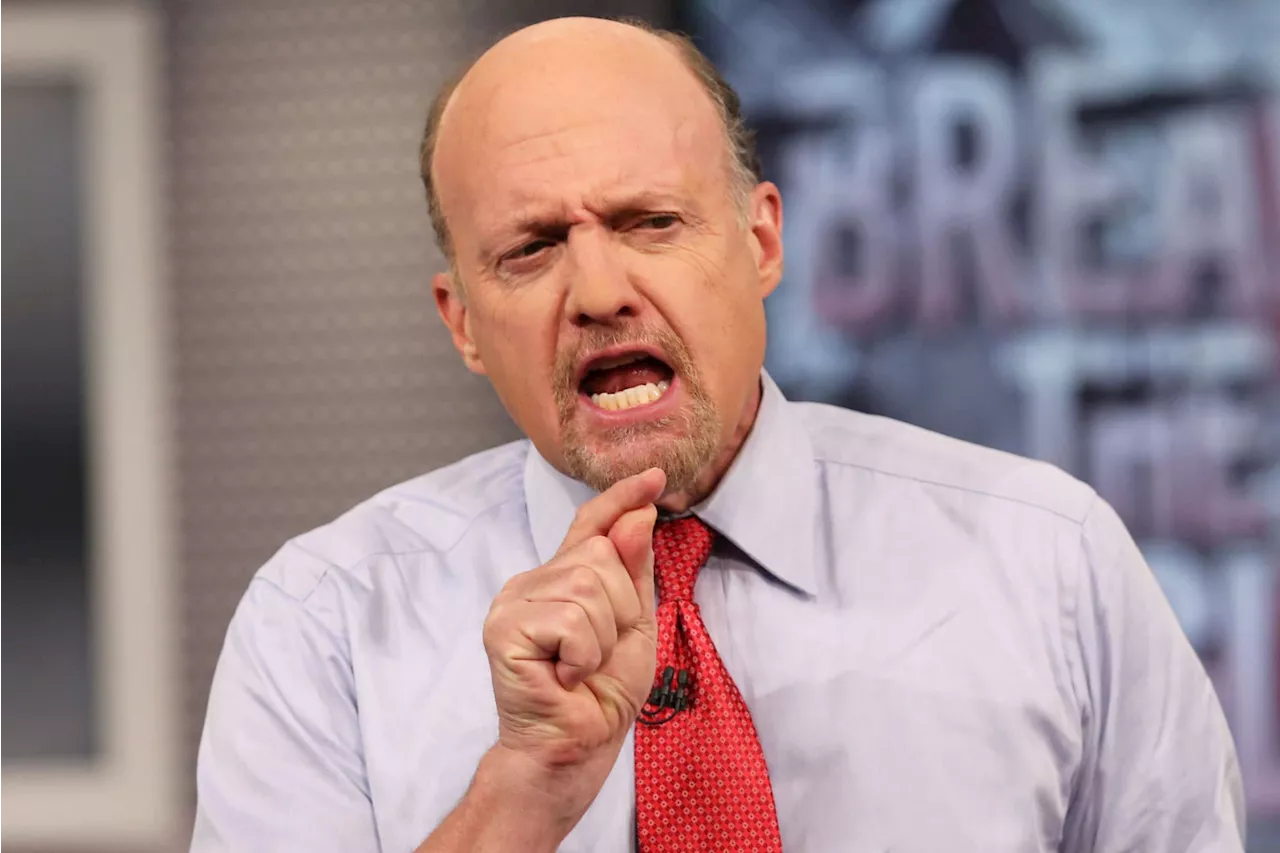 Jim Cramer tells investors to hold out on buying until after interest rates rise