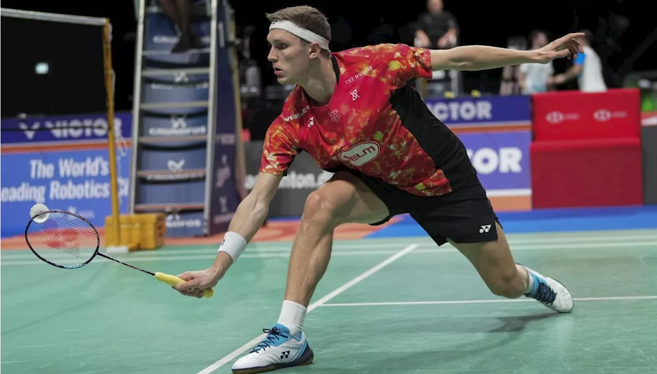 Småskadet Axelsen trækker sig efter et sæt i French Open