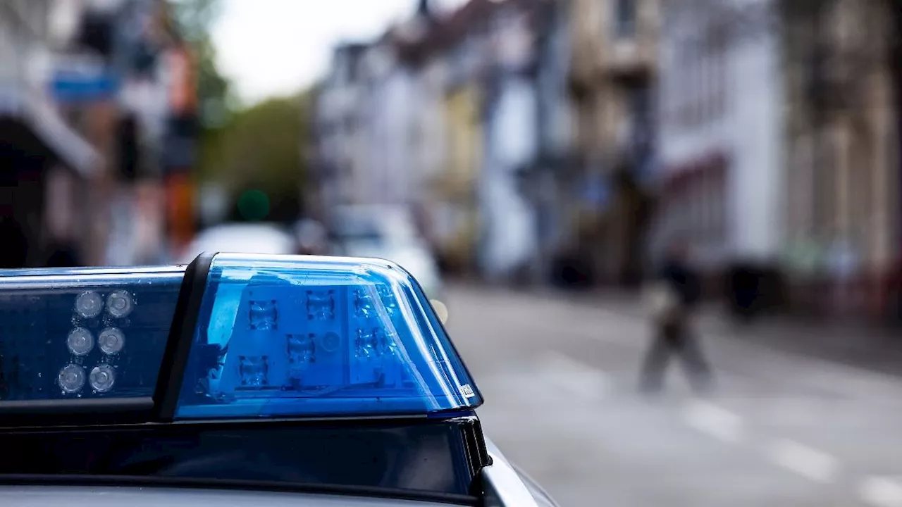 Berlin & Brandenburg: Zwei Sicherheitsmitarbeiter attackieren Mann in U-Bahnhof