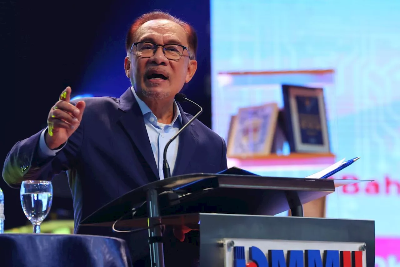 Official letters to govt depts must be in Malay, says Anwar