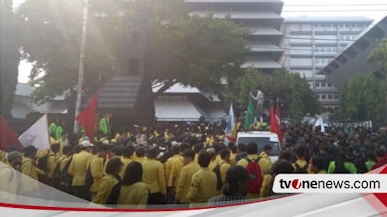 Mahasiswa di Semarang Gelar Demo Tolak Politik Dinasti Presiden Jokowi