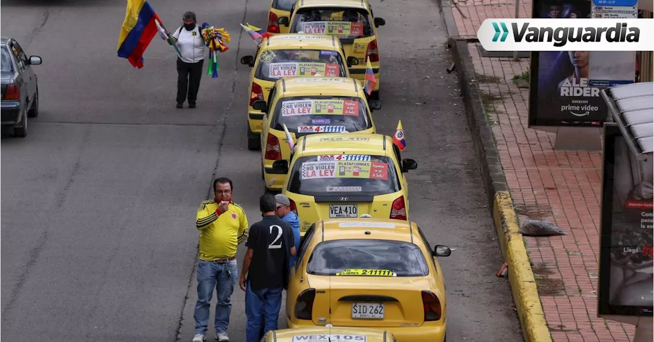 El gremio de taxistas inició sus manifestaciones bloqueado vías al aeropuerto El Dorado en Bogotá