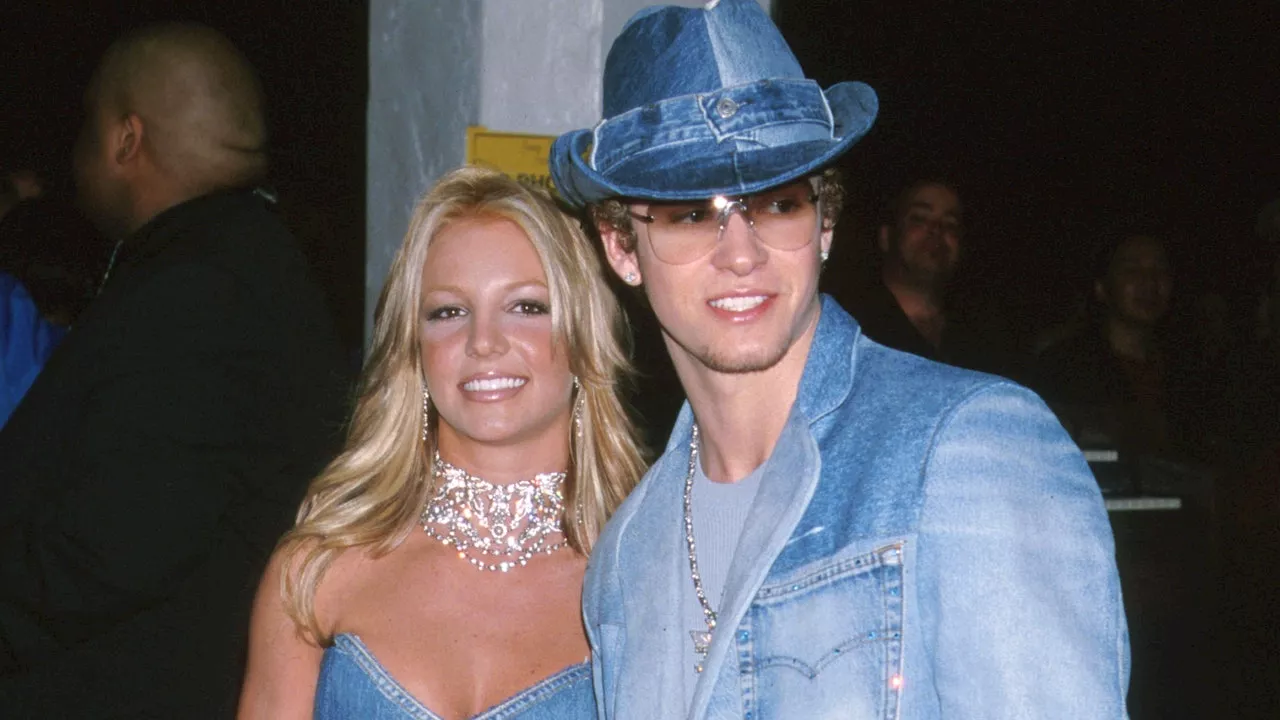 Britney Spears ammette: «Sì, forse l'abito in denim era pacchiano»