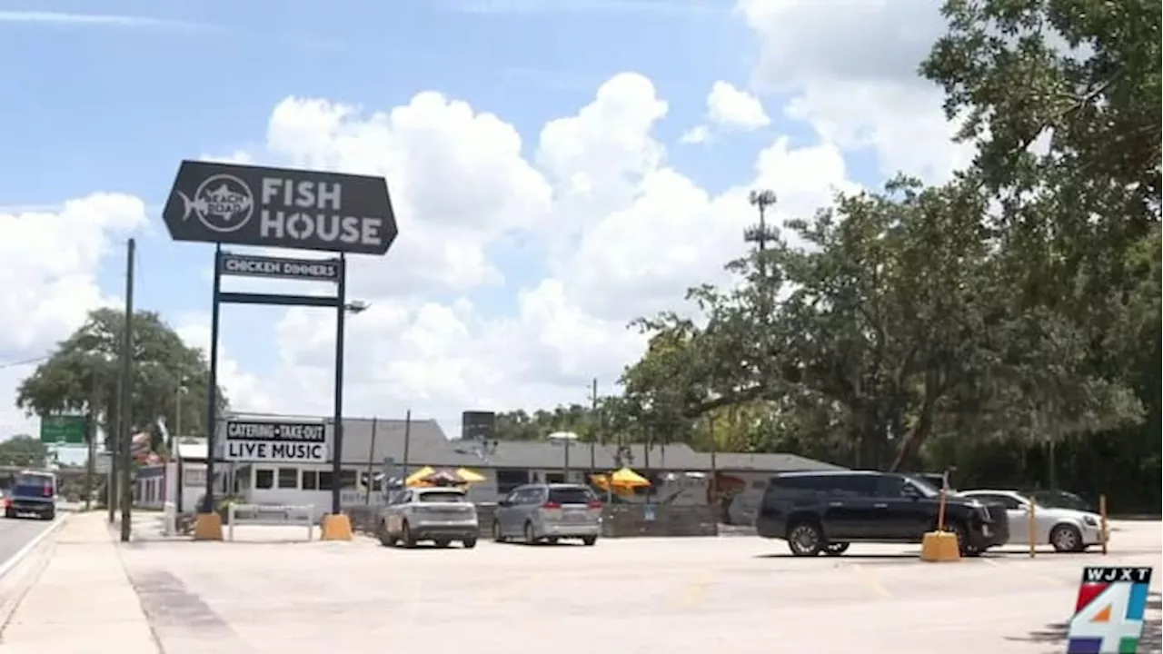 Demolition begins on iconic Jacksonville restaurant on Atlantic Boulevard