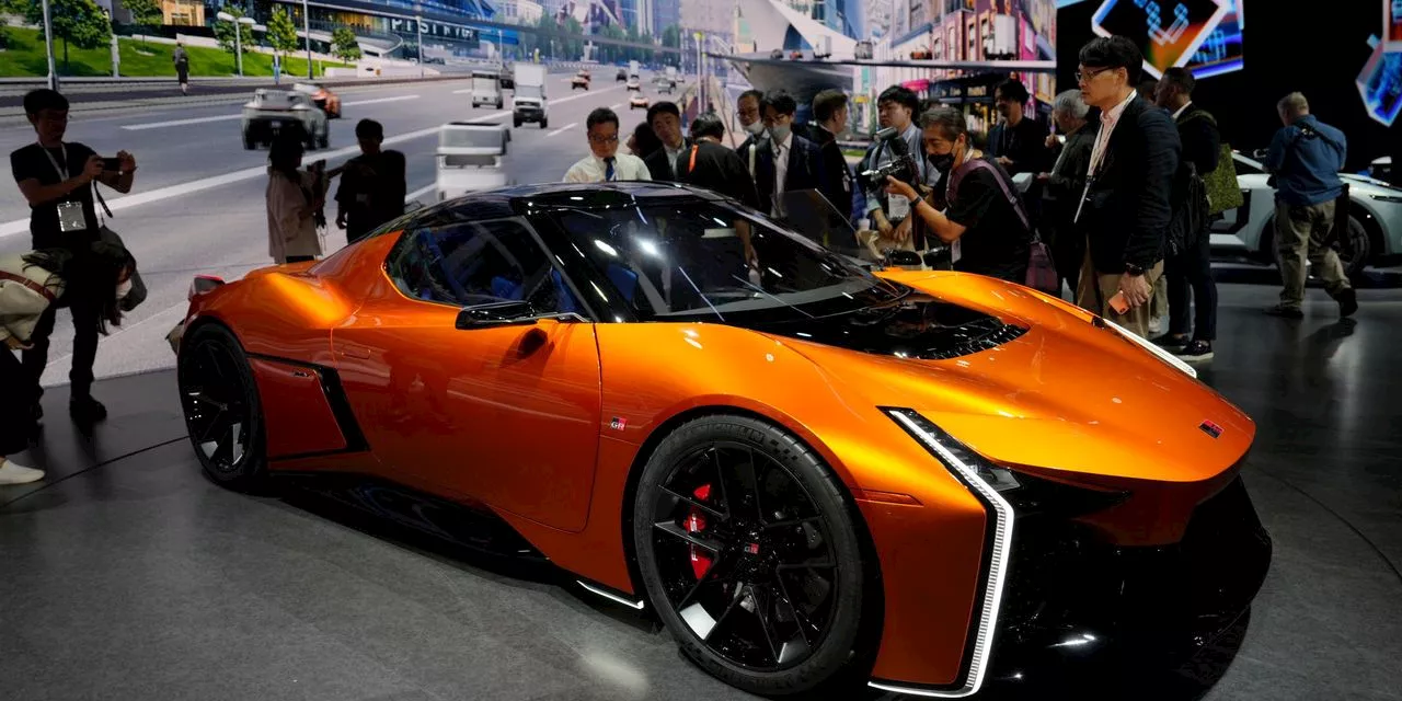 Toyota Chairman Says People Are Finally Seeing the Reality About EVs