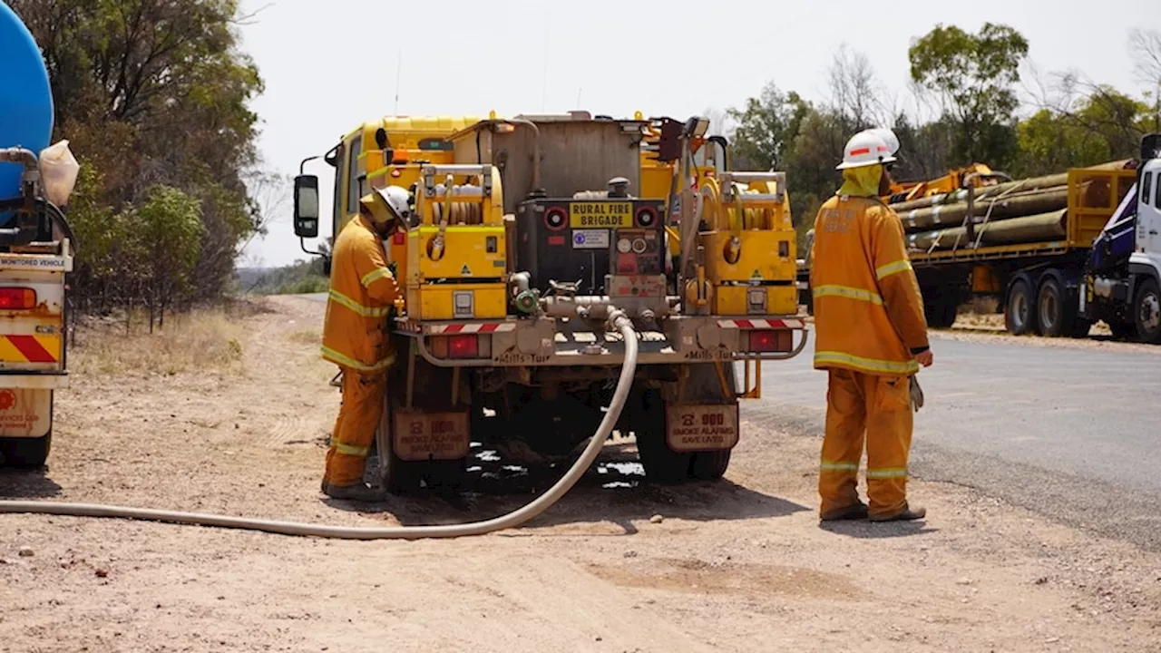 Queensland bushfires destroy more than 30 homes, emergency warning issued for Lake Moondarra near Mount Isa