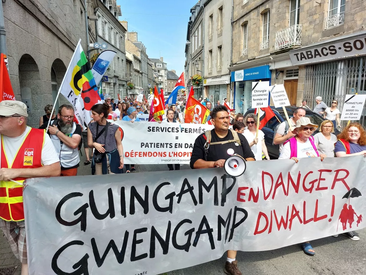 'Nous vivons un effondrement sanitaire', s'indigne le comité de défense de l'hôpital de Guingamp