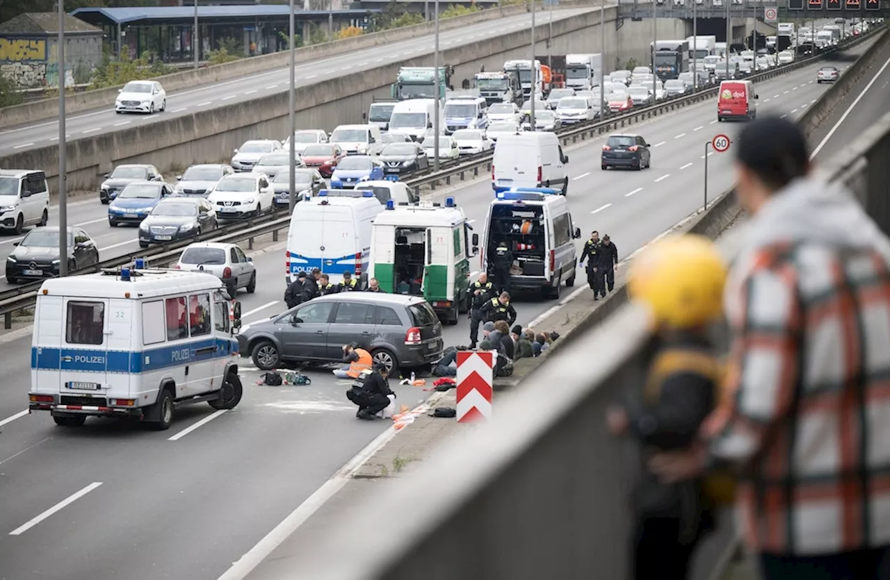 – Exklusive Zahlen: Wie viele Rettungswagen standen wegen Blockaden im Stau?