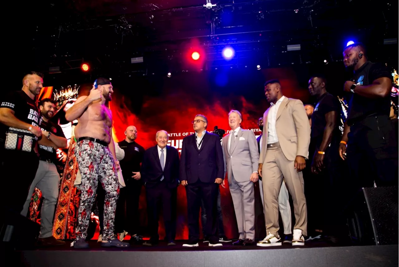 Tyson Fury-Francis Ngannou : le face-à-face entre les deux hommes avant le combat (vidéo)