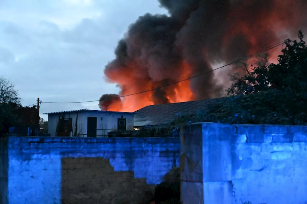 Frechen: Brand in Lagerhalle – 30 Personen verlieren ihr Zuhause