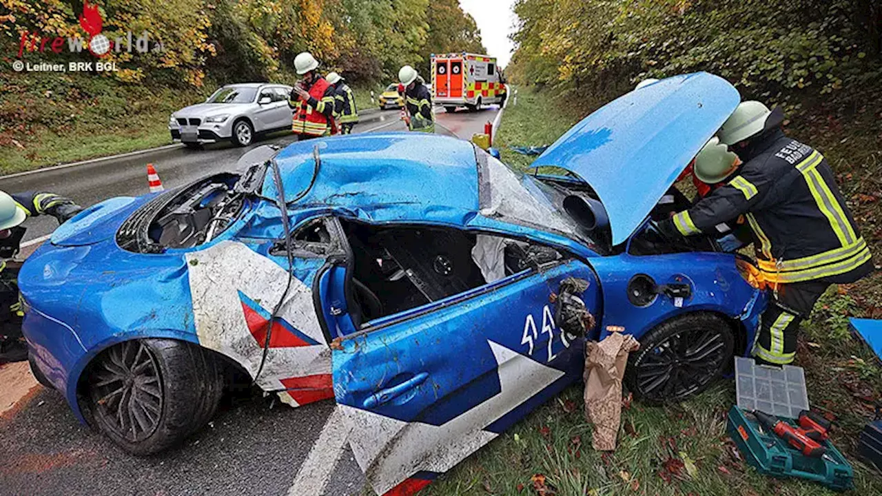 Bayern: Renault-Sportwagen kommt auf der B21 bei Bad Reichenhall von der Straße ab und prallt gegen Baum