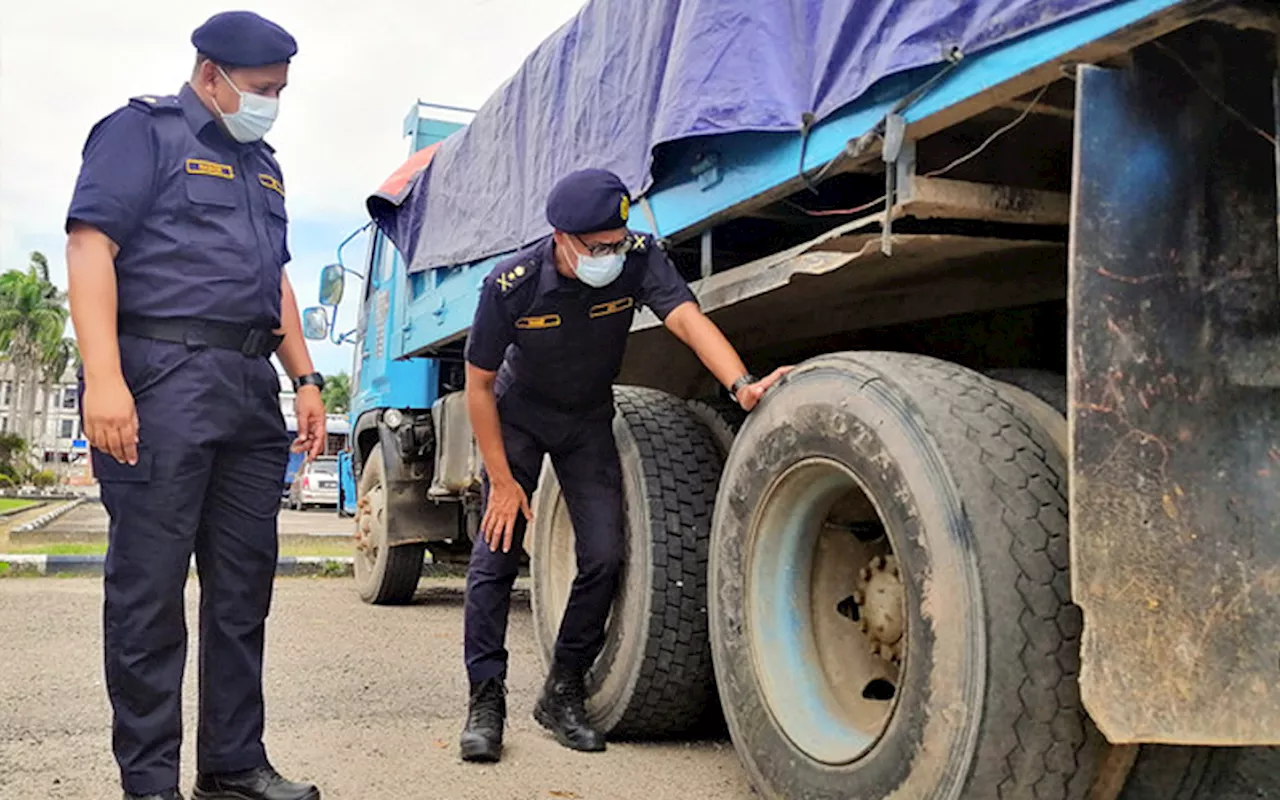 Groups want govt to step in after ‘strike’ by lorry drivers