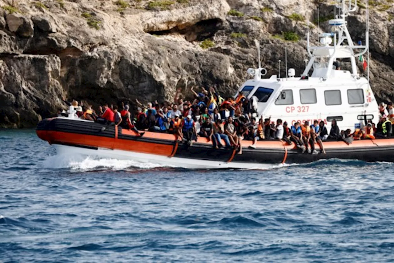 Boot met bijna 350 migranten bereikt Lampedusa