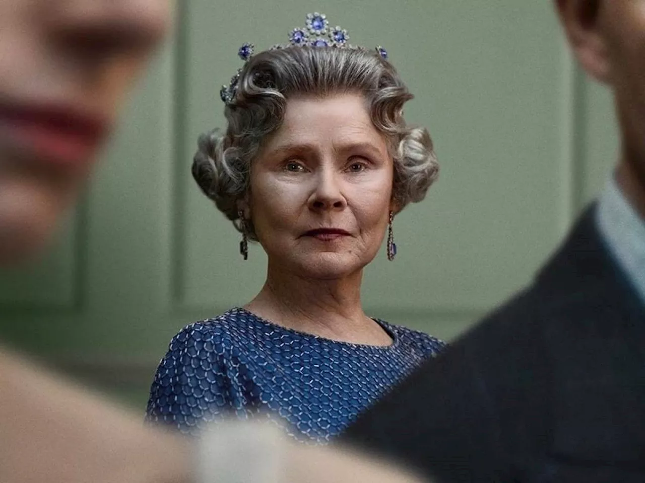 Riscritto l'ultimo episodio di The Crown: l'omaggio alla regina Elisabetta