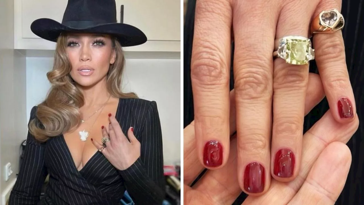 Unghie: Cherry Mocha Nails, la manicure autunnale da copiare a Jennifer Lopez