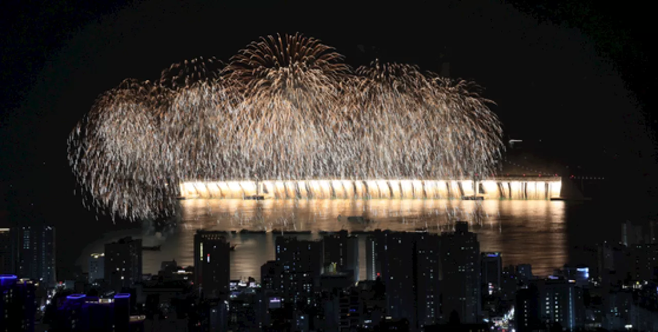 100만명 몰려온다...안전요원만 6000명 투입하는 불꽃축제