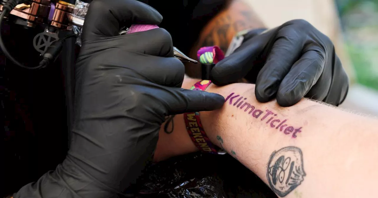 Gewesslers Gratis-Klimaticket-Tattoos kosteten fast 23.000 Euro