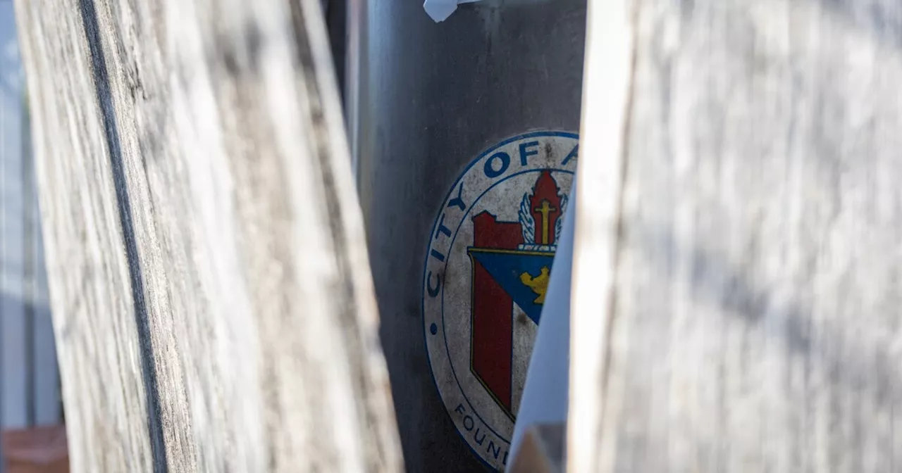 What happened to the time capsule UT Austin buried at Centennial Park?