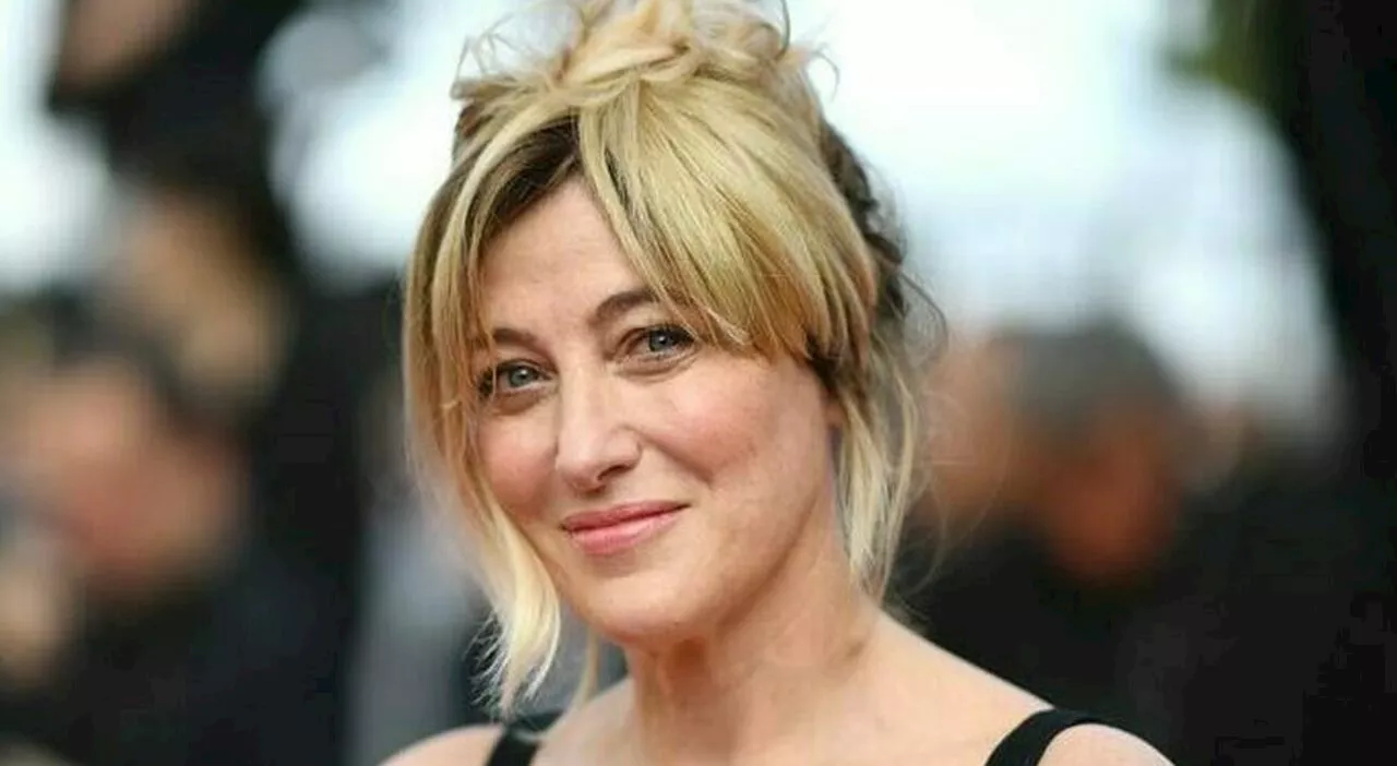 Valeria Bruni Tedeschi, la scena hot nel film fa infuriare il fidanzato 26enne. «Scenata di gelosia durante la