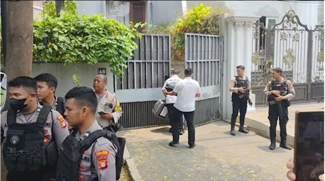 Polisi Bawa 1 Koper Geledah Rumah di Jaksel Terkait Pemerasan SYL 