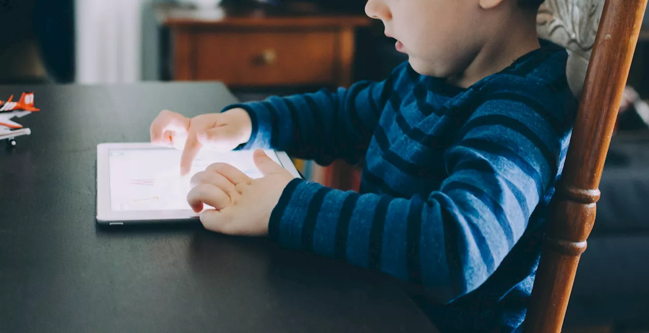 Genetic risks of autism and ADHD may be related to more screen time in children