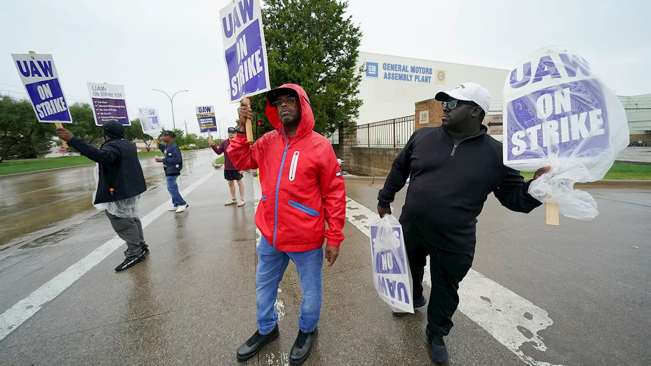 GM, Stellantis in talks with UAW to reach deals that mirror Ford's