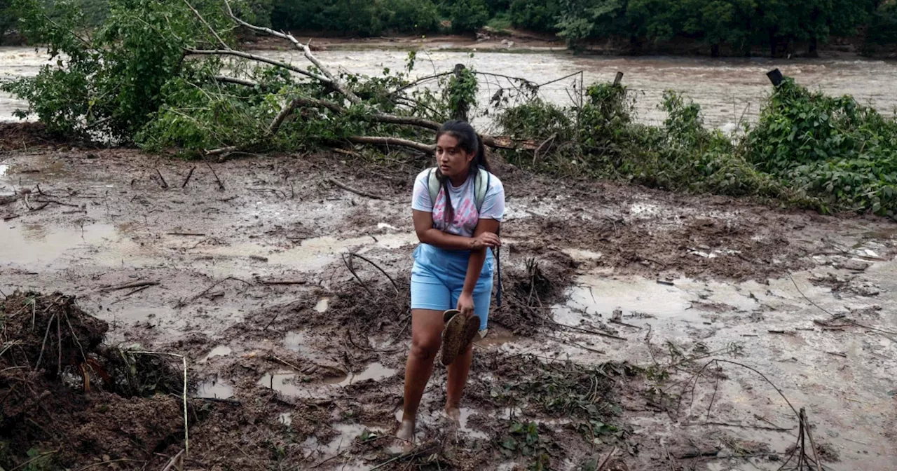 Acapulco plunges into chaos as Hurricane Otis’ toll remains uncertain