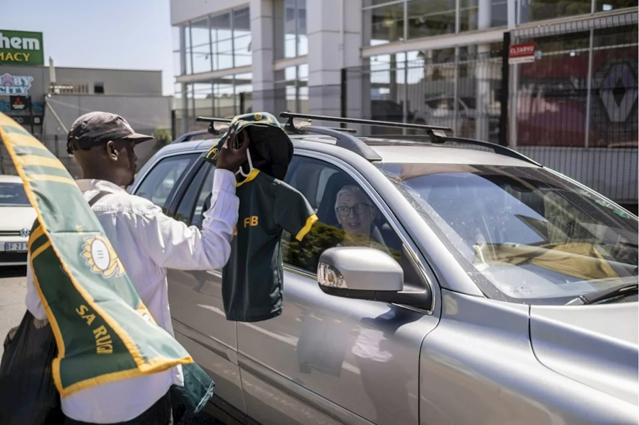 Green and gold fever grips S.Africa ahead of Rugby World Cup final